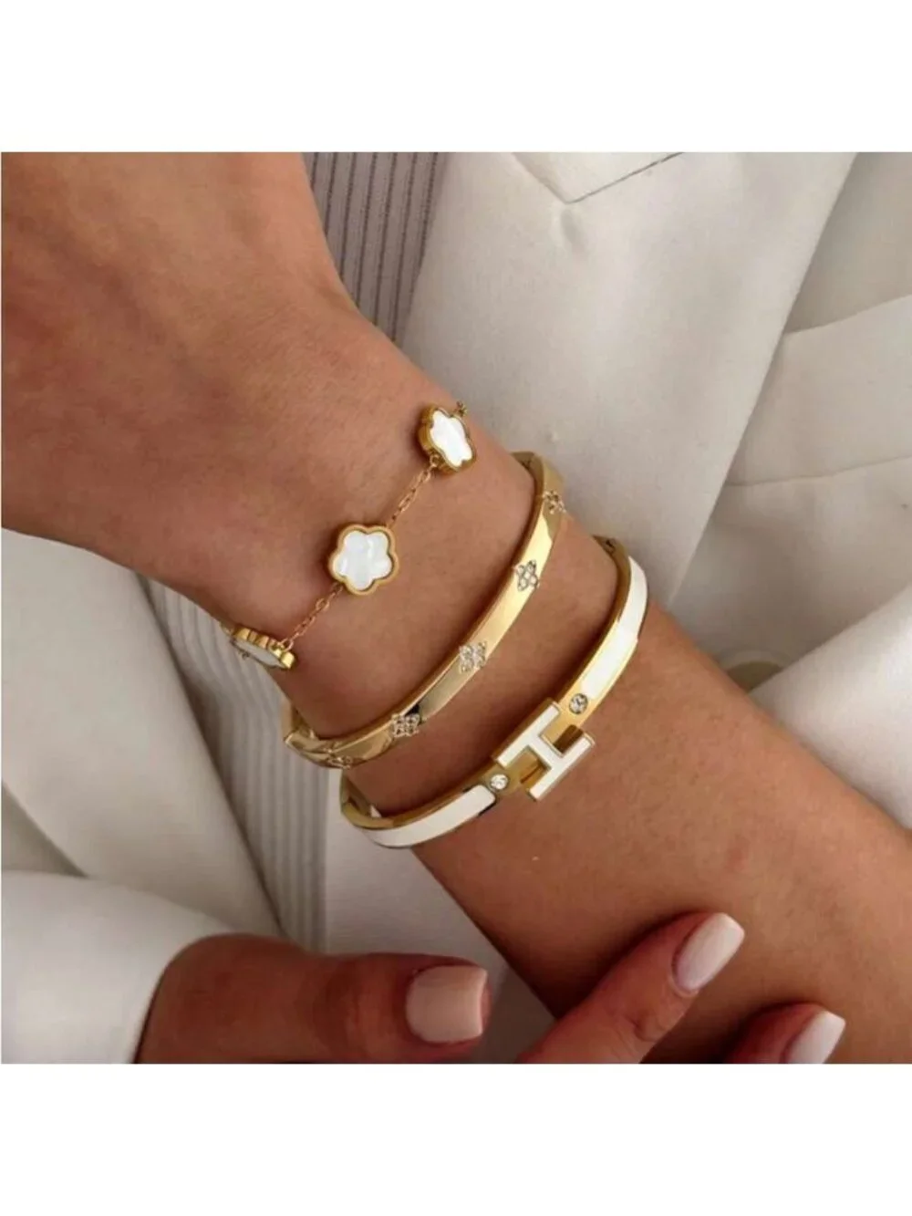 White Flower Bracelet Q742